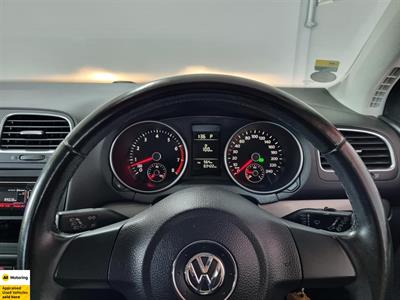 2010 Volkswagen Golf - Thumbnail