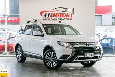 2022 Mitsubishi Outlander - Thumbnail