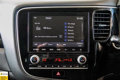 2022 Mitsubishi Outlander - Thumbnail