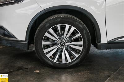 2022 Mitsubishi Outlander - Thumbnail