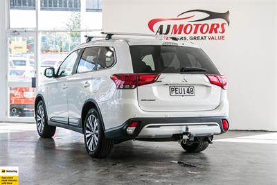 2022 Mitsubishi Outlander - Thumbnail