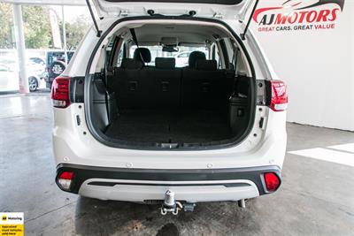 2022 Mitsubishi Outlander - Thumbnail