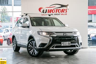 2022 Mitsubishi Outlander - Thumbnail
