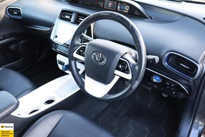 2017 Toyota Prius - Thumbnail