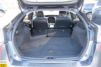 2017 Toyota Prius - Thumbnail