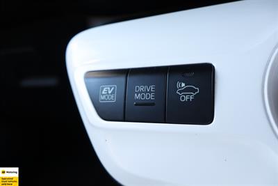 2017 Toyota Prius - Thumbnail