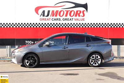 2017 Toyota Prius - Thumbnail