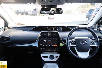 2017 Toyota Prius - Thumbnail