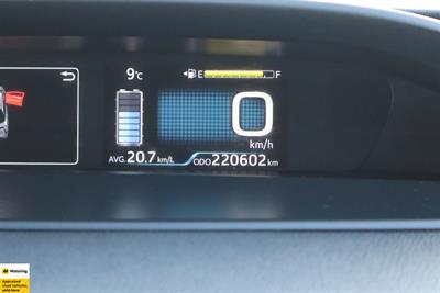 2017 Toyota Prius - Thumbnail