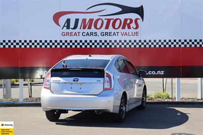 2015 Toyota Prius - Thumbnail