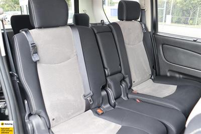 2015 Nissan Serena - Thumbnail