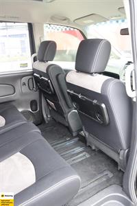 2015 Nissan Serena - Thumbnail