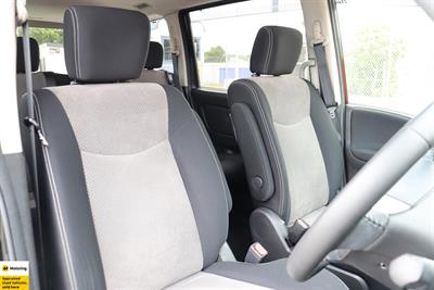 2015 Nissan Serena - Thumbnail