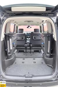 2015 Nissan Serena - Thumbnail