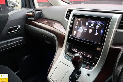 2012 Toyota Vellfire - Thumbnail