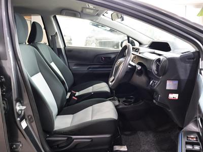 2014 Toyota Aqua - Thumbnail