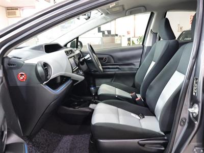 2014 Toyota Aqua - Thumbnail