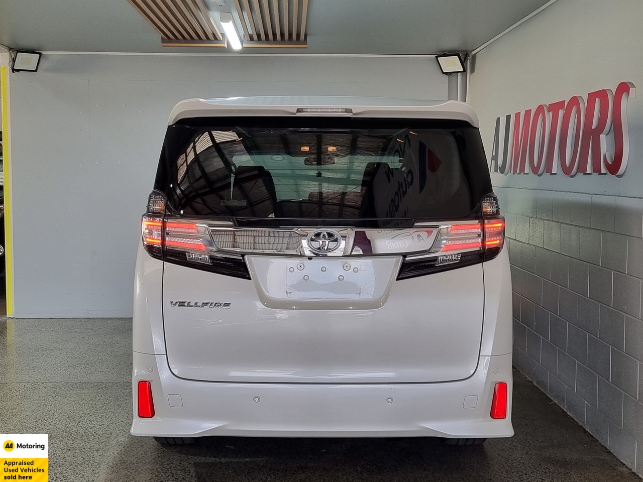 2015 Toyota Vellfire