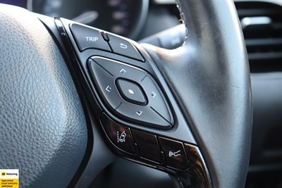 2018 Toyota C-HR - Thumbnail