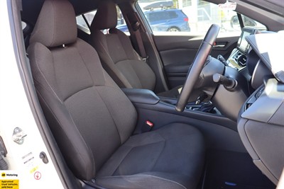 2018 Toyota C-HR - Thumbnail