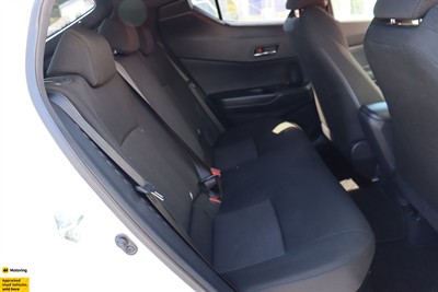 2018 Toyota C-HR - Thumbnail