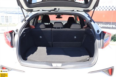 2018 Toyota C-HR - Thumbnail