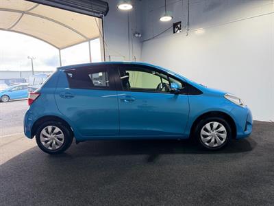 2017 Toyota Vitz - Thumbnail