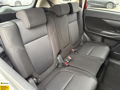 2021 Mitsubishi Outlander - Thumbnail