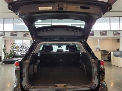 2022 Toyota Highlander - Thumbnail