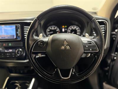 2017 Mitsubishi Outlander - Thumbnail