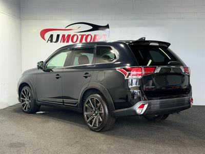 2017 Mitsubishi Outlander - Thumbnail