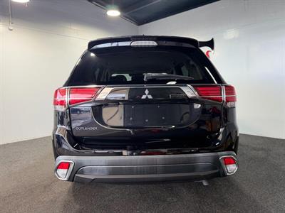 2017 Mitsubishi Outlander - Thumbnail