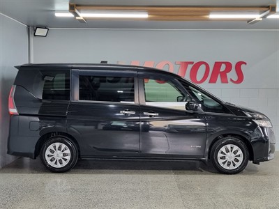 2018 Nissan Serena - Thumbnail