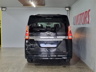 2018 Nissan Serena - Thumbnail