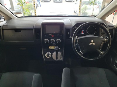 2012 Mitsubishi Delica - Thumbnail