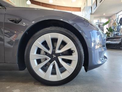 2021 Tesla Model 3 - Thumbnail