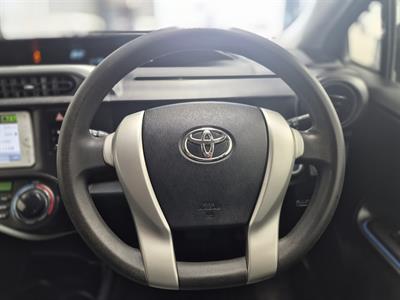 2014 Toyota Aqua - Thumbnail