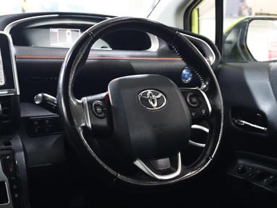 2015 Toyota Sienta - Thumbnail