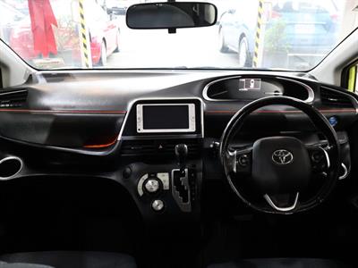 2015 Toyota Sienta - Thumbnail