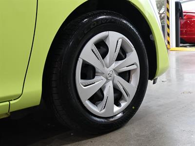 2015 Toyota Sienta - Thumbnail