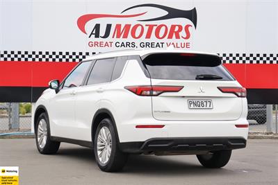 2022 Mitsubishi Outlander - Thumbnail