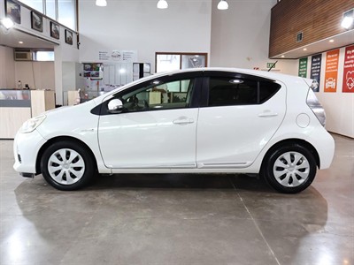 2012 Toyota Aqua - Thumbnail