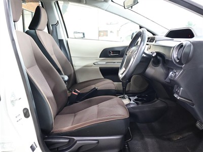 2012 Toyota Aqua - Thumbnail