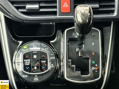 2014 Toyota Esquire - Thumbnail