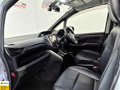 2014 Toyota Esquire - Thumbnail