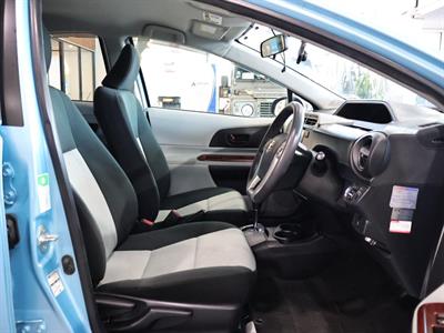 2012 Toyota Aqua - Thumbnail
