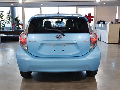 2012 Toyota Aqua - Thumbnail
