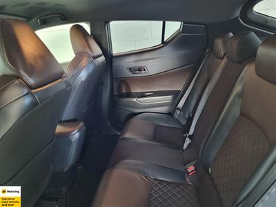 2017 Toyota C-HR - Thumbnail