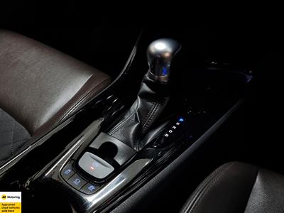 2017 Toyota C-HR - Thumbnail