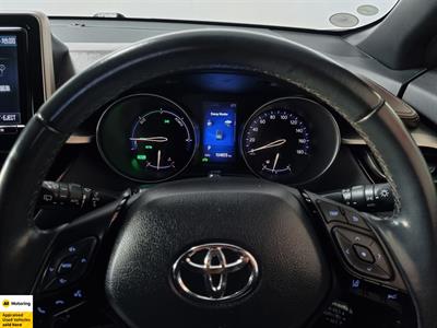 2017 Toyota C-HR - Thumbnail